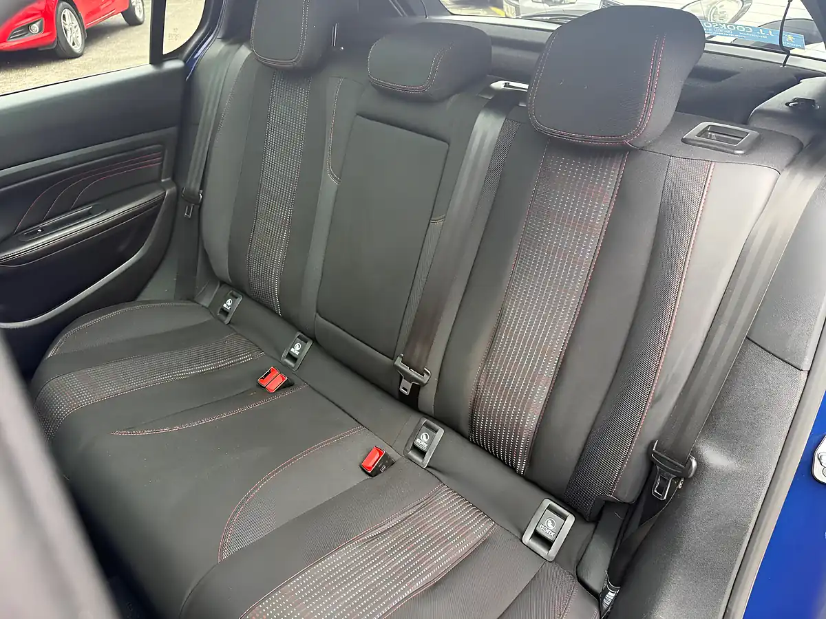 Used 2018 Peugeot 308 GT Line Blue - Interior and Exterior details 14