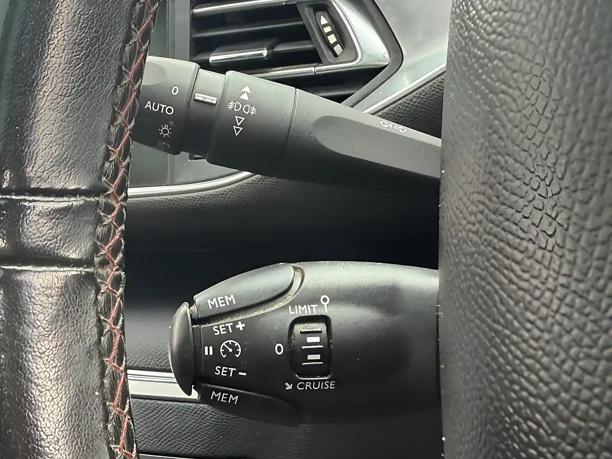 Used 2018 Peugeot 308 GT Line Blue - Interior and Exterior details 16