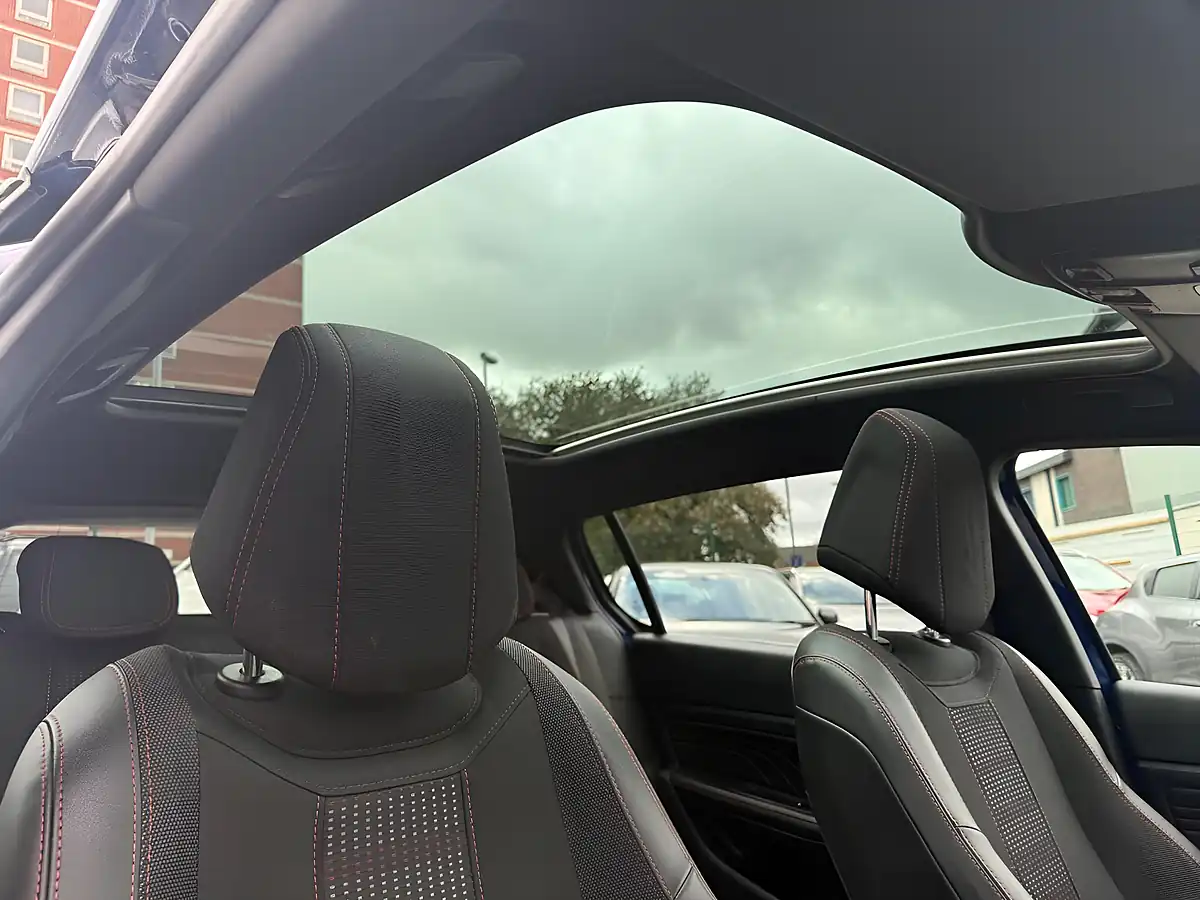 Used 2018 Peugeot 308 GT Line Blue - Interior and Exterior details 19