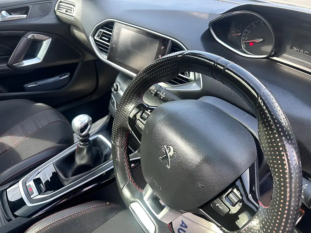 Used 2018 Peugeot 308 GT Line Blue - Interior and Exterior details 13