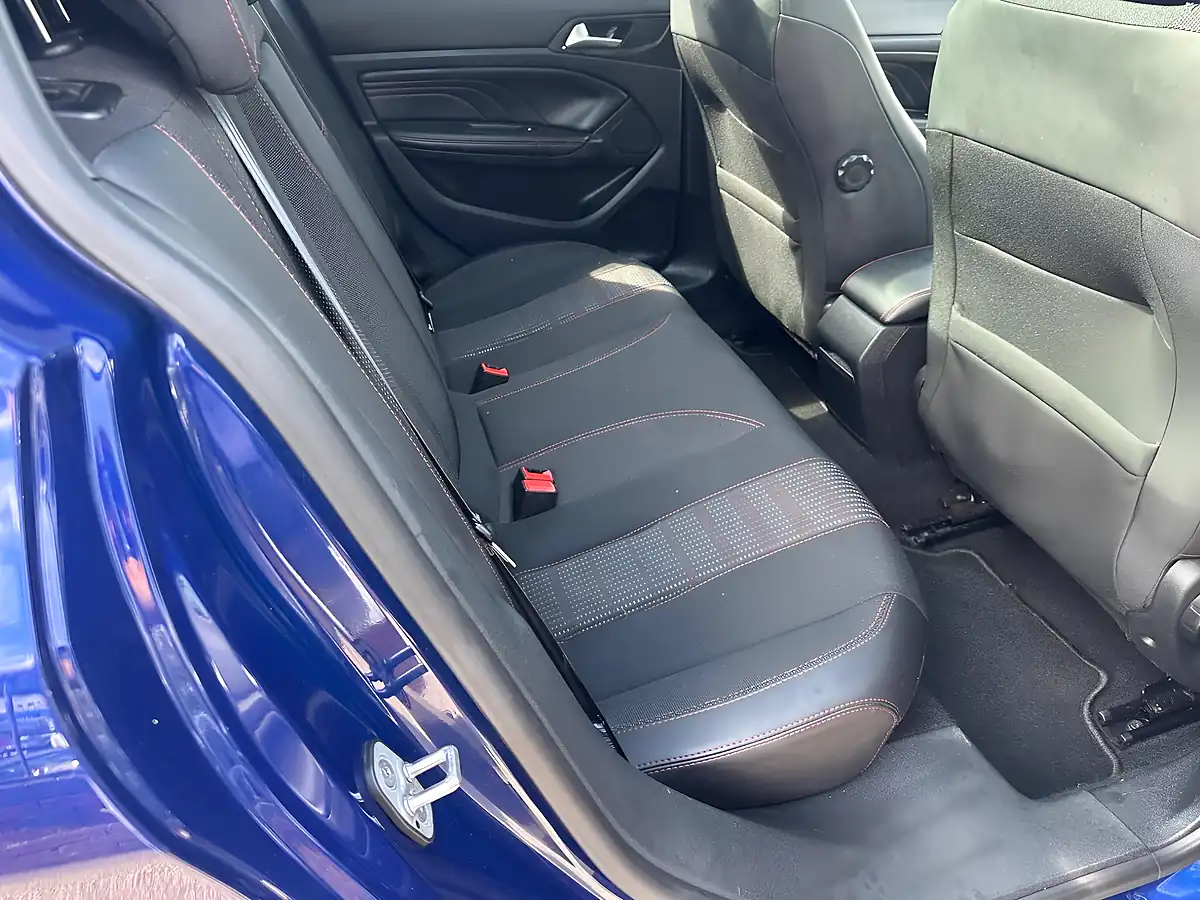 Used 2018 Peugeot 308 GT Line Blue - Interior and Exterior details 15