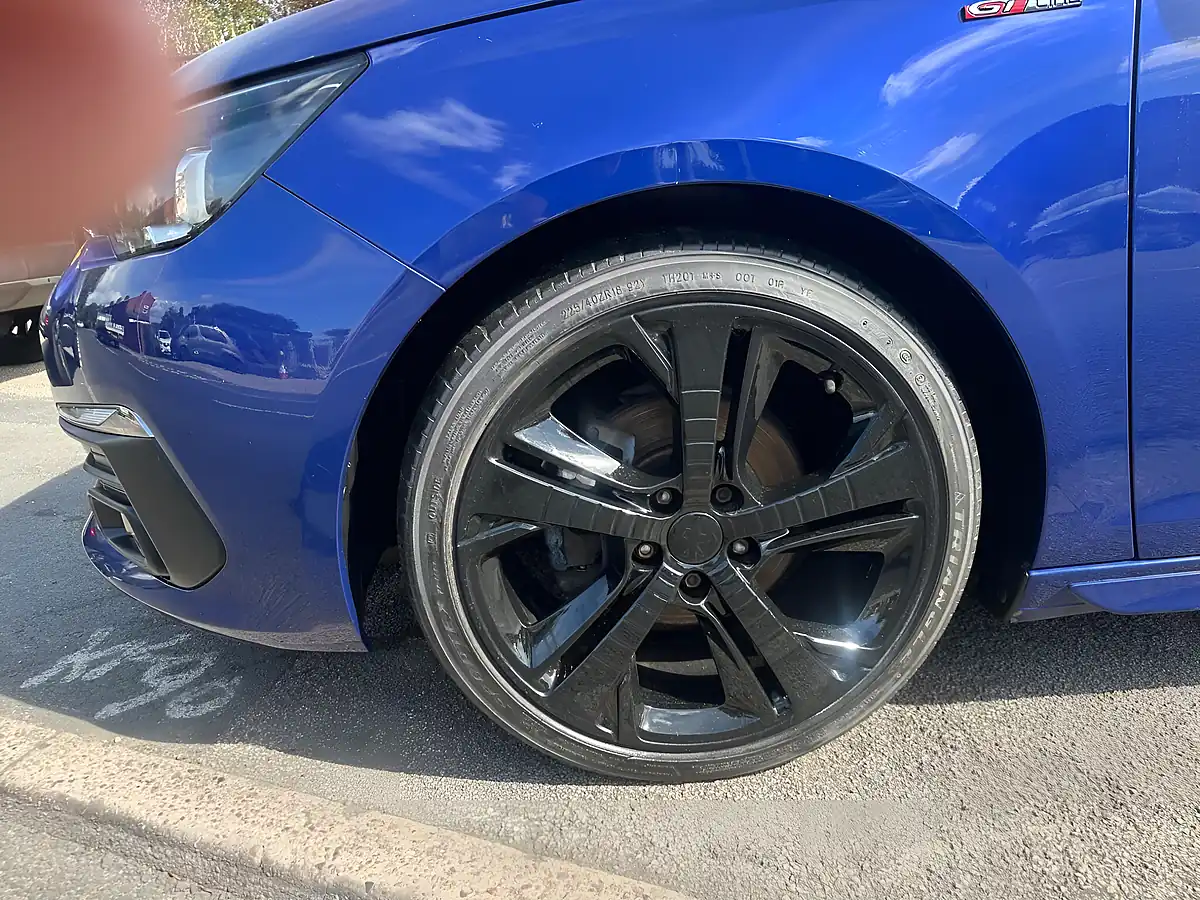 Used 2018 Peugeot 308 GT Line Blue - Interior and Exterior details 17