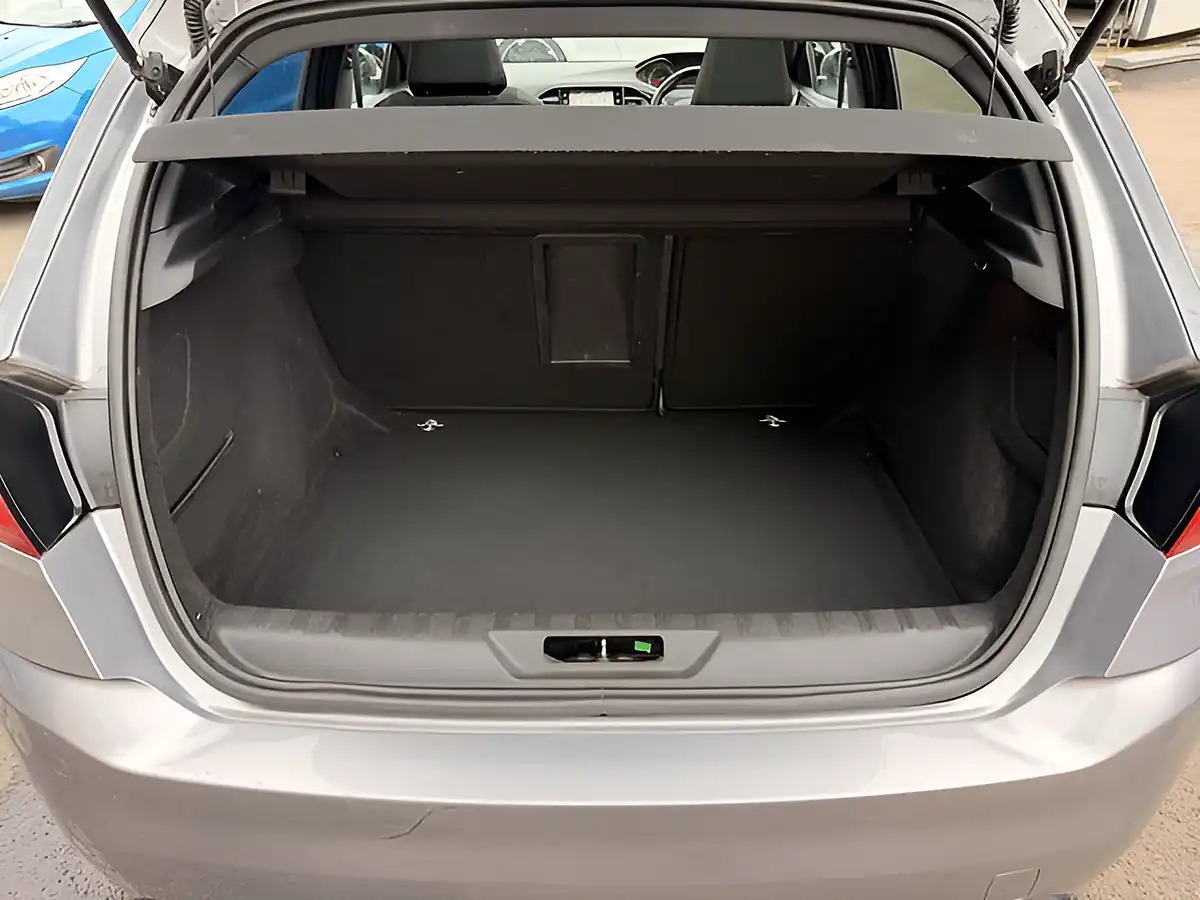 Used 2018 Peugeot 308 GT Line Grey - Interior and Exterior details 14
