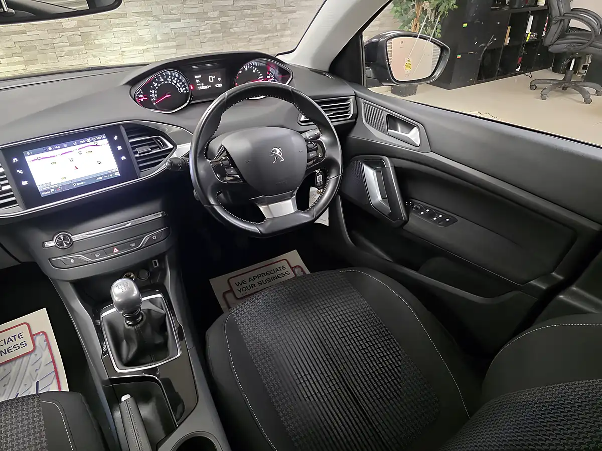 Used 2018 Peugeot 308 Sw Active Blue - Interior and Exterior details 10