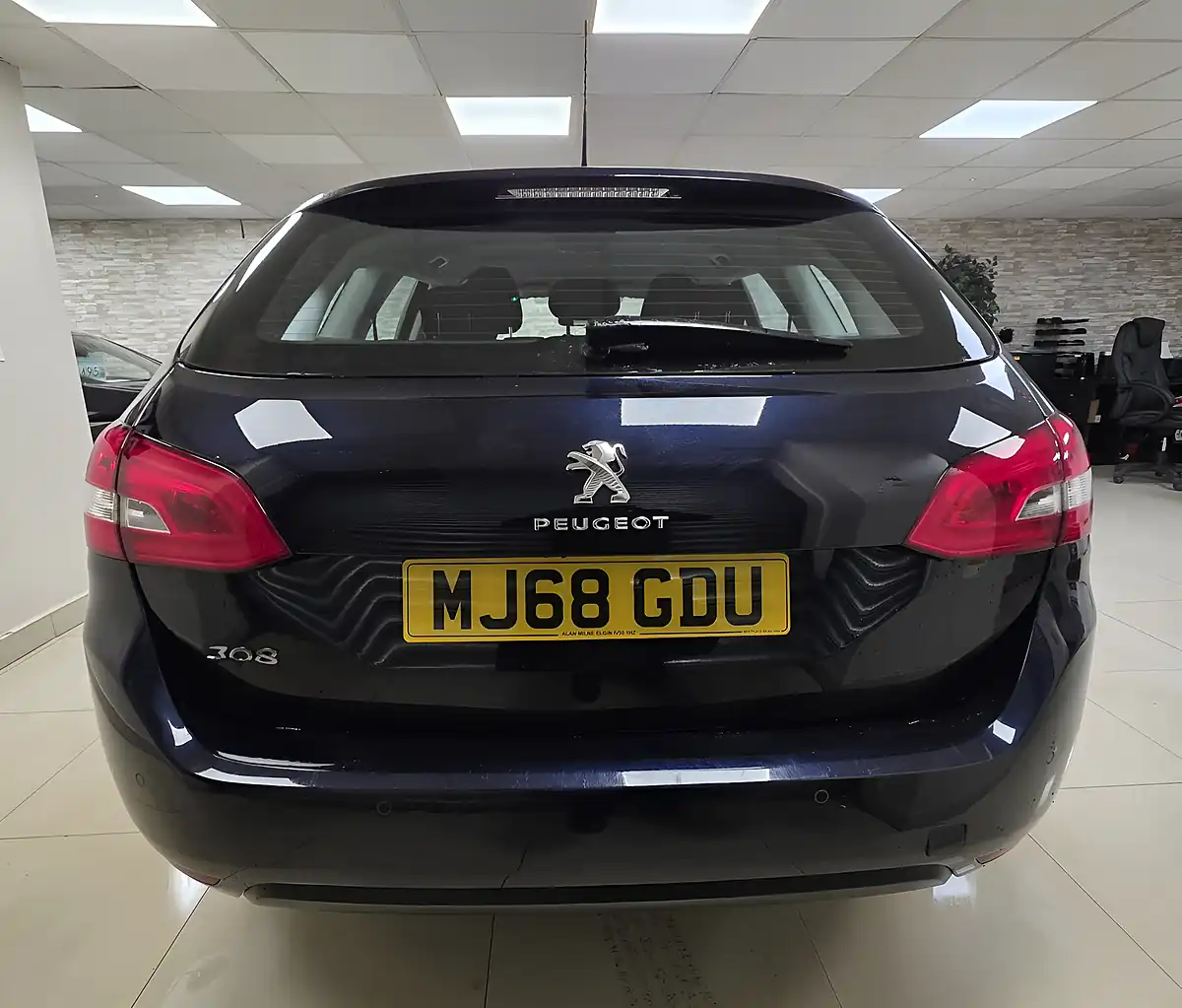 Used 2018 Peugeot 308 Sw Active Blue - Interior and Exterior details 15