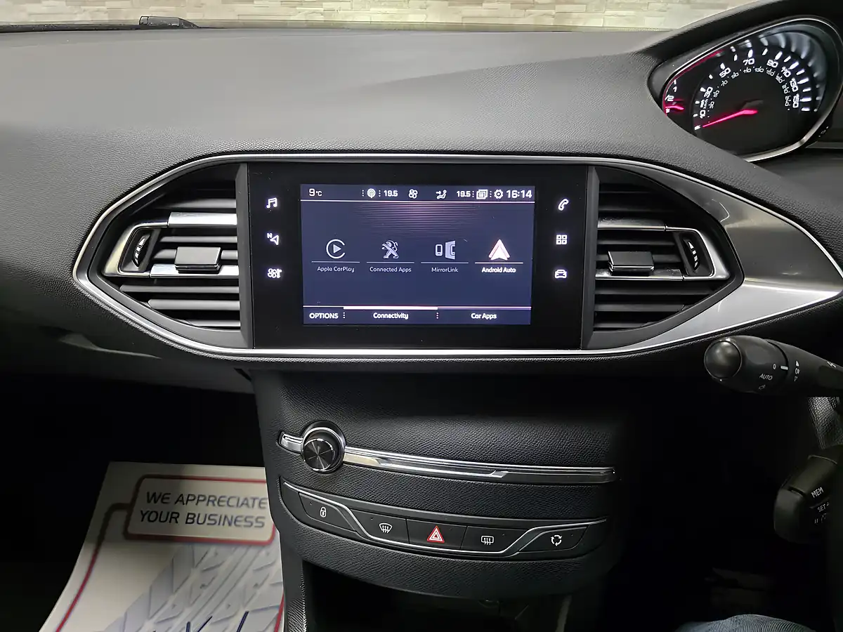 Used 2018 Peugeot 308 Sw Active Blue - Interior and Exterior details 17