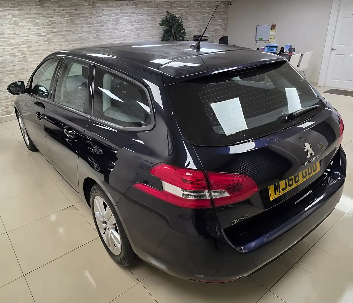 Used 2018 Peugeot 308 Sw Active Blue - Interior and Exterior details 3
