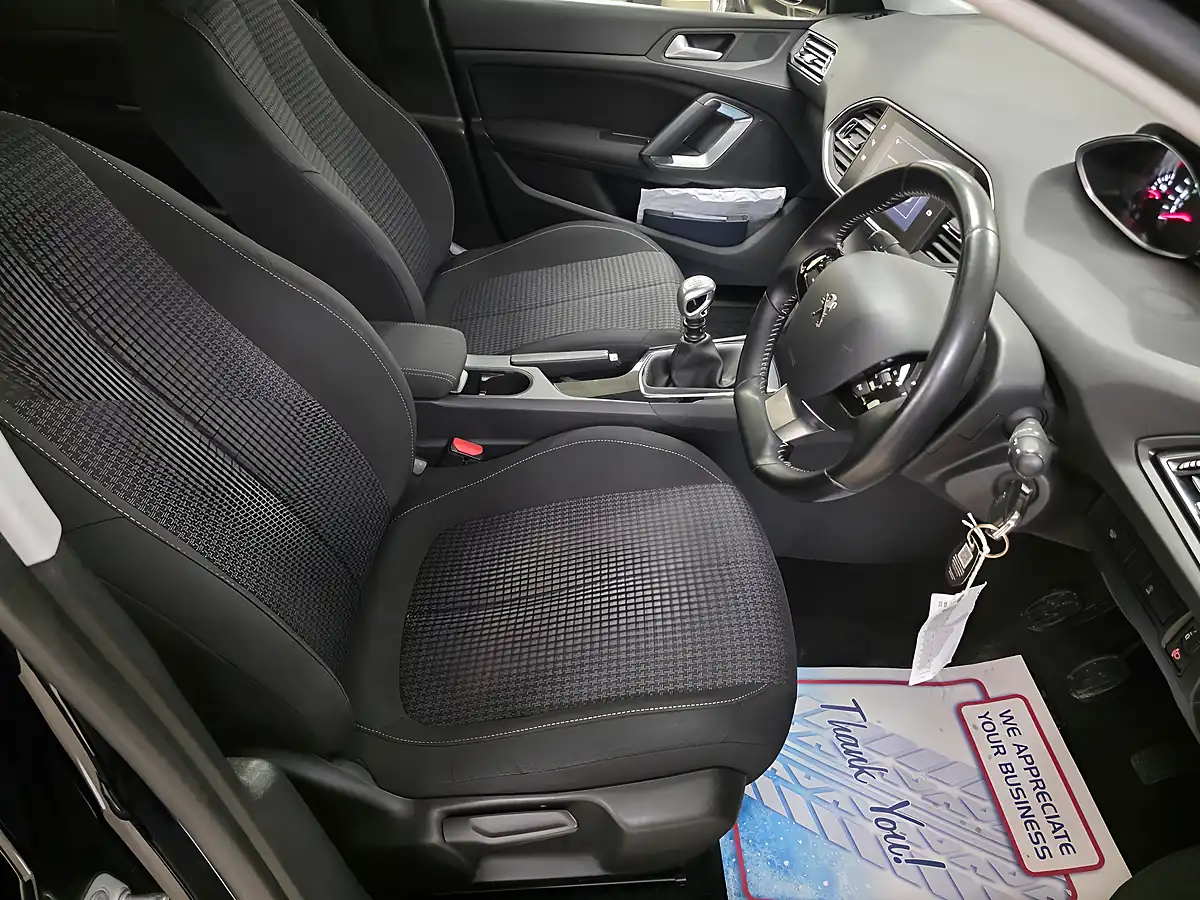 Used 2018 Peugeot 308 Sw Active Blue - Interior and Exterior details 7