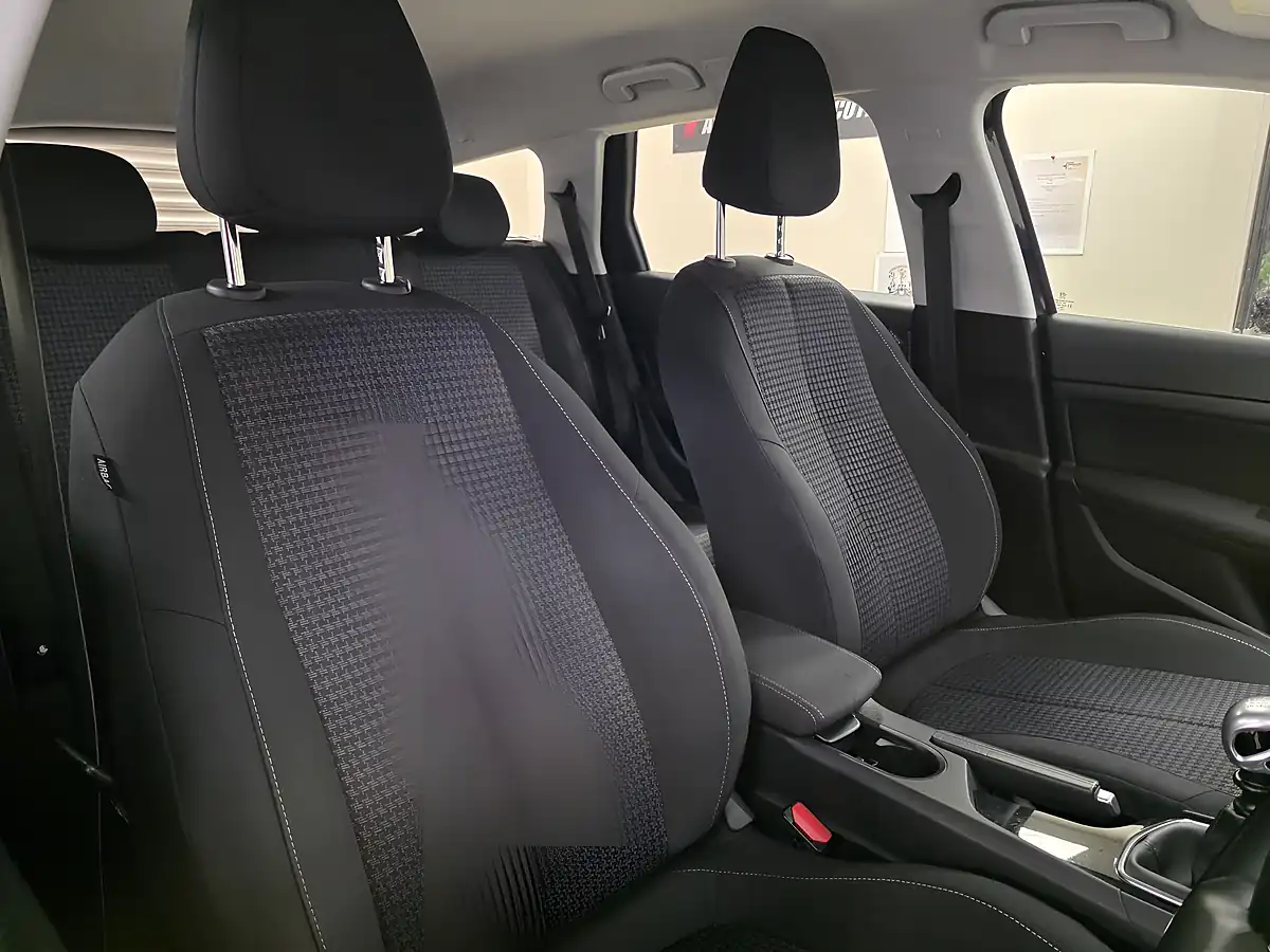 Used 2018 Peugeot 308 Sw Active Blue - Interior and Exterior details 8