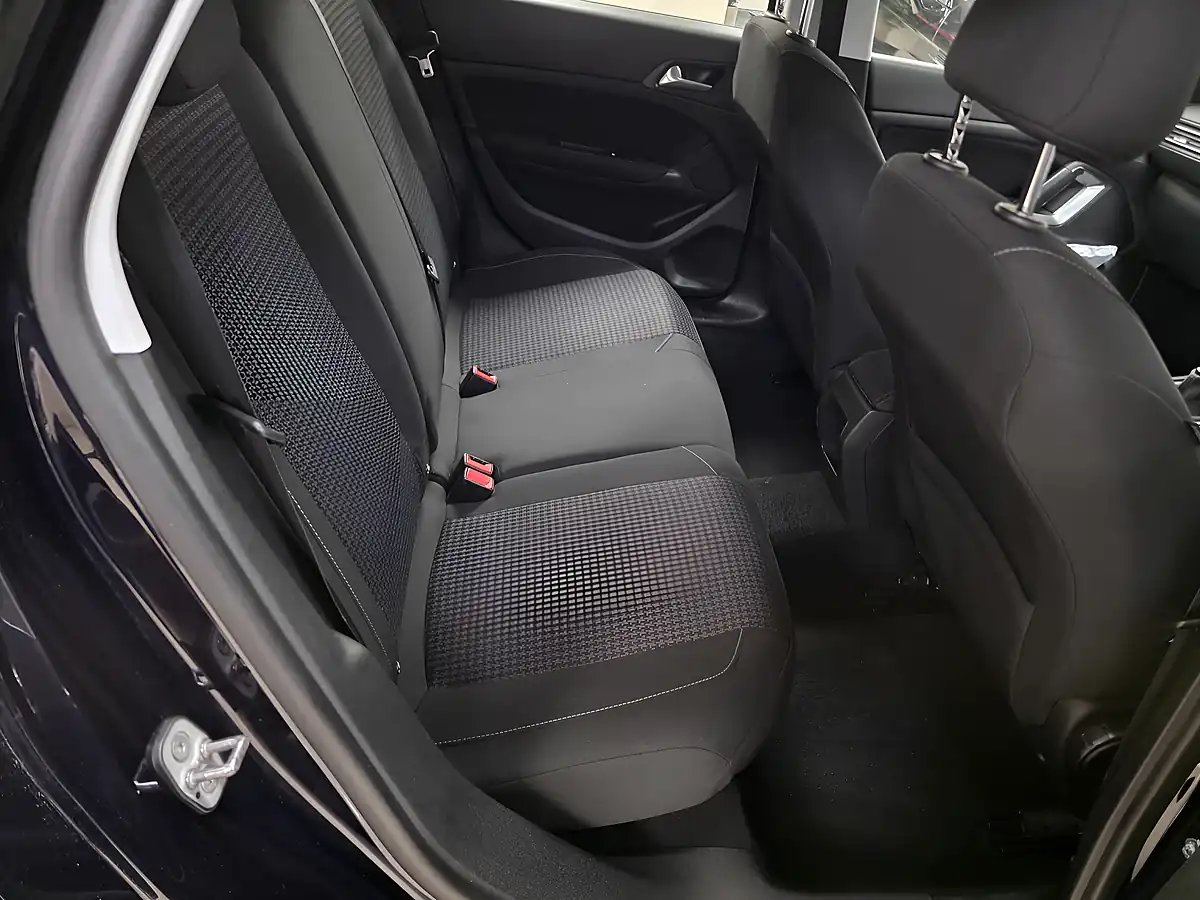 Used 2018 Peugeot 308 Sw Active Blue - Interior and Exterior details 9