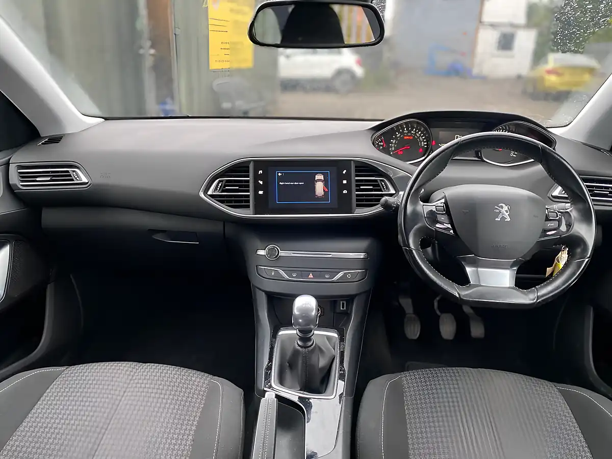 Used 2018 Peugeot 308 Sw Active Blue - Interior and Exterior details 4
