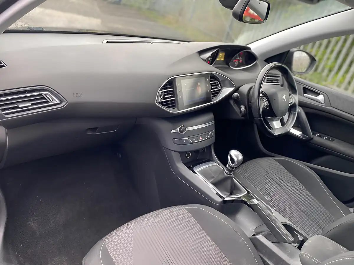 Used 2018 Peugeot 308 Sw Active Blue - Interior and Exterior details 5