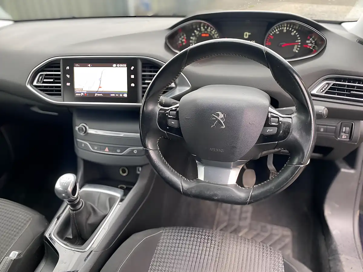 Used 2018 Peugeot 308 Sw Active Blue - Interior and Exterior details 6