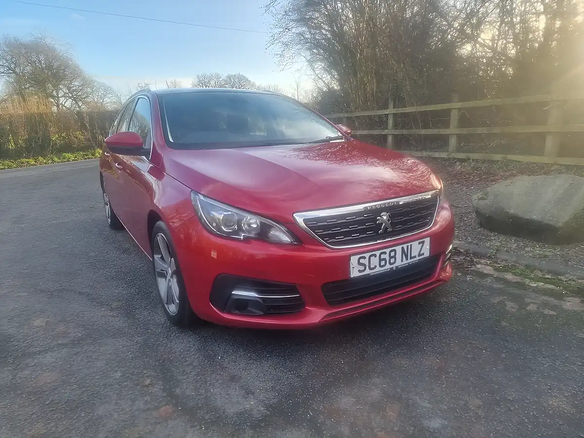 Used 2018 Peugeot 308 Sw Allure Red - Front View