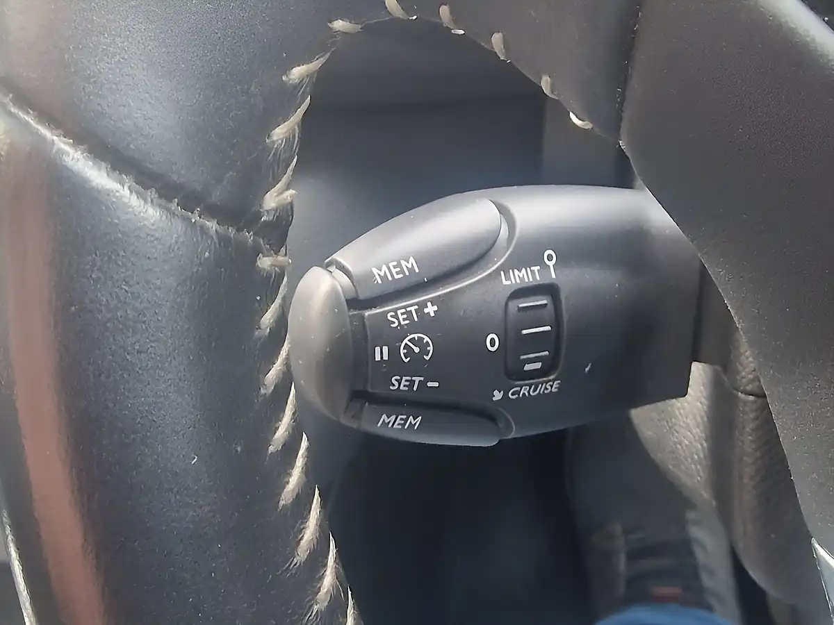 Used 2018 Peugeot 308 Sw Allure Red - Interior and Exterior details 16