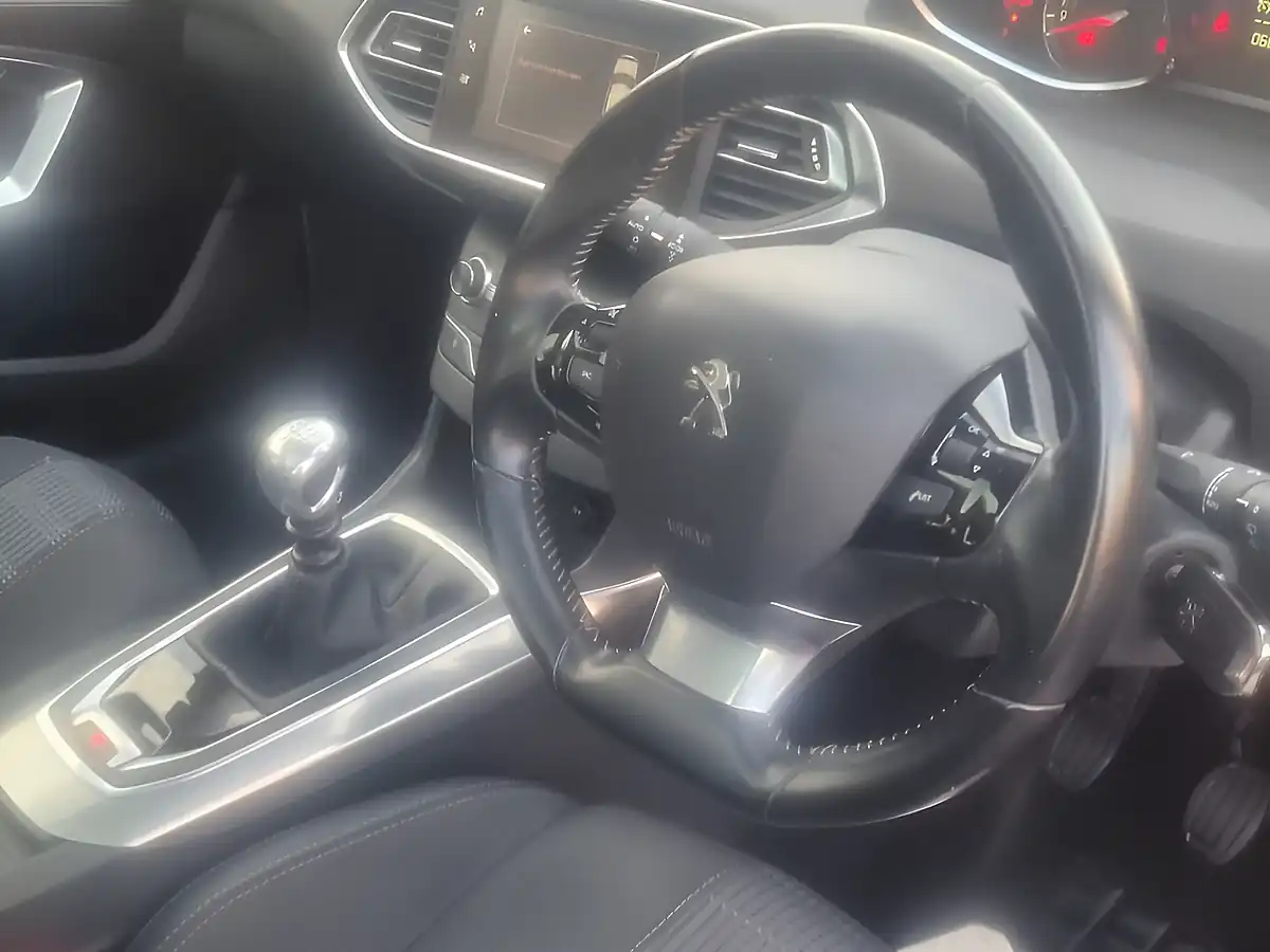 Used 2018 Peugeot 308 Sw Allure Red - Interior and Exterior details 17