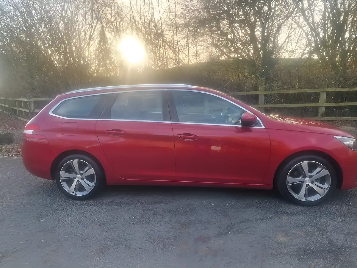 Used 2018 Peugeot 308 Sw Allure Red - Interior and Exterior details 3