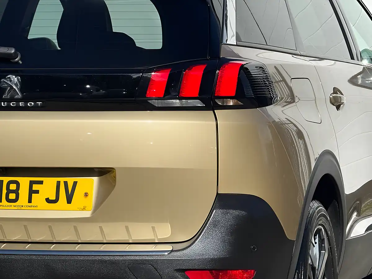 Used 2018 Peugeot 5008 Allure Cairo Gold - Interior and Exterior details 16
