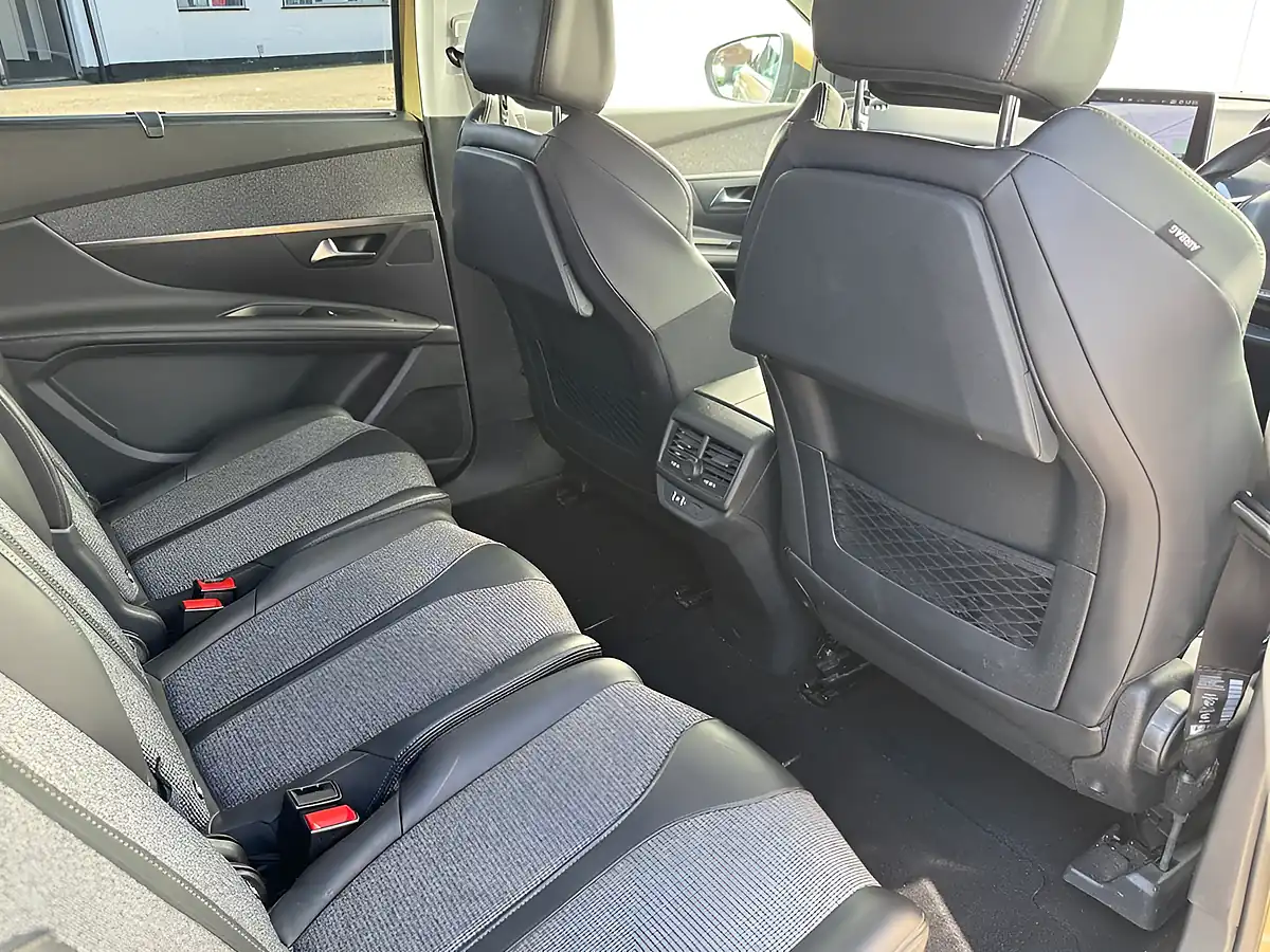 Used 2018 Peugeot 5008 Allure Cairo Gold - Interior and Exterior details 19
