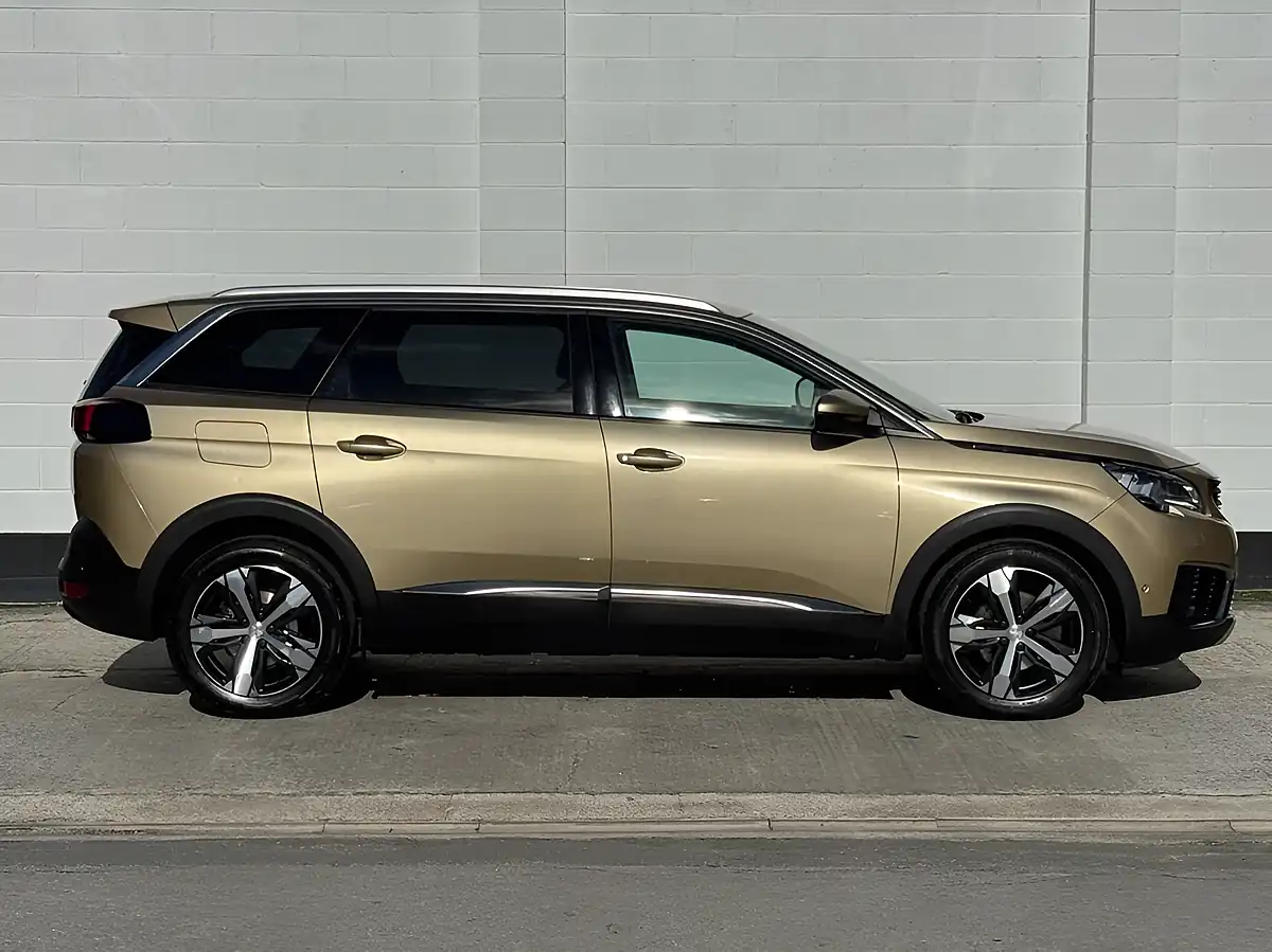 Used 2018 Peugeot 5008 Allure Cairo Gold - Interior and Exterior details 3