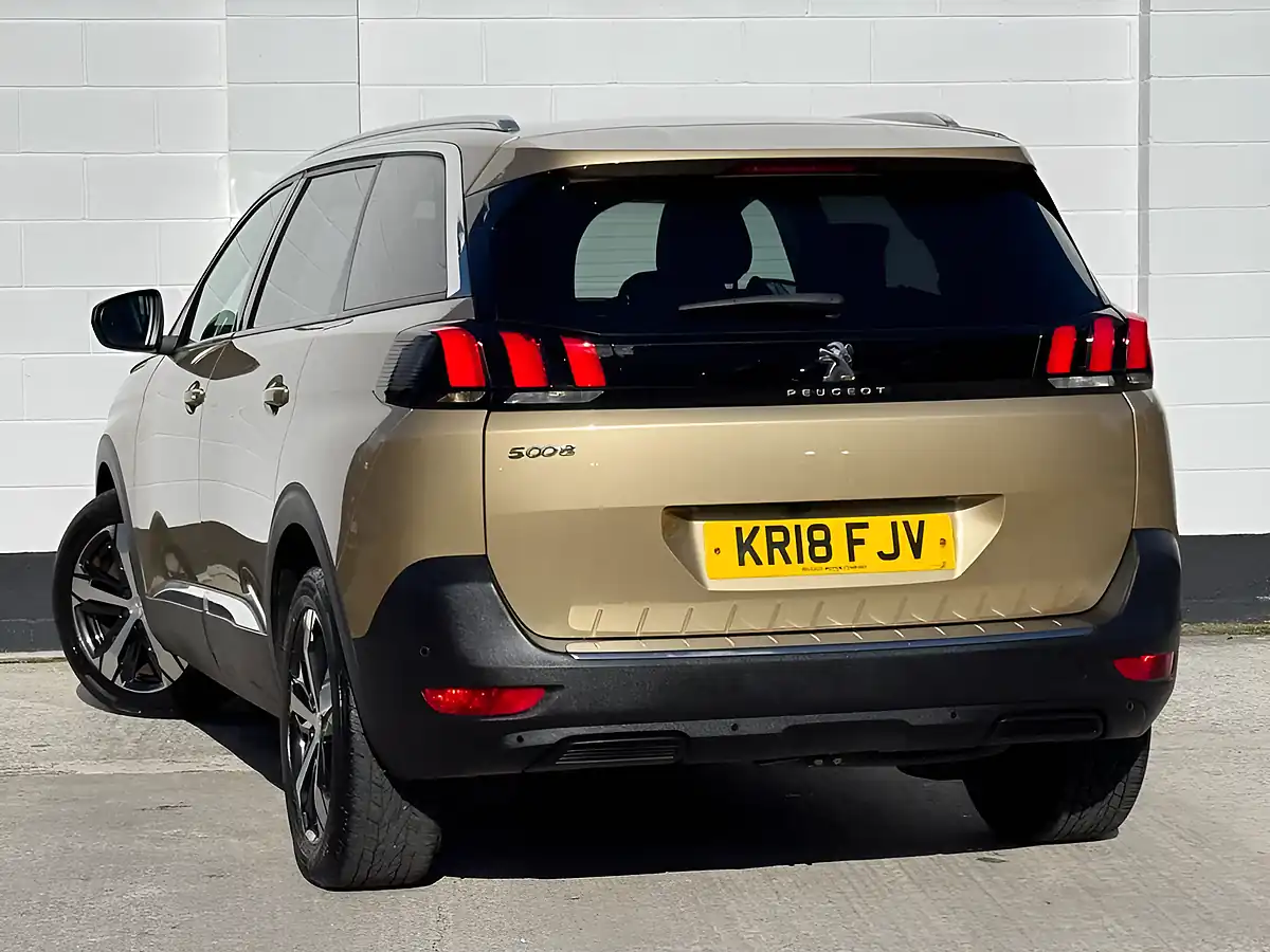 Used 2018 Peugeot 5008 Allure Cairo Gold - Interior and Exterior details 4