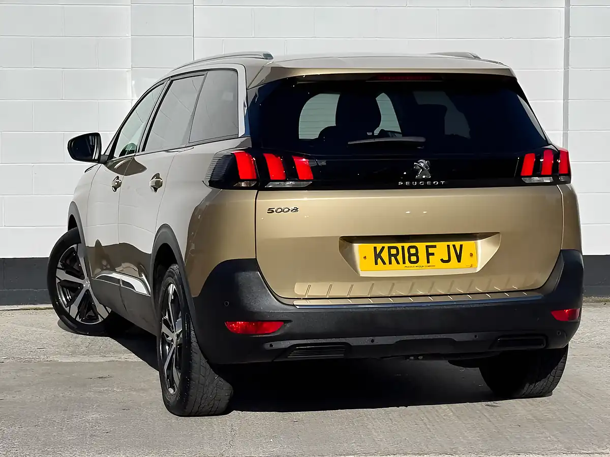 Used 2018 Peugeot 5008 Allure Cairo Gold - Interior and Exterior details 8