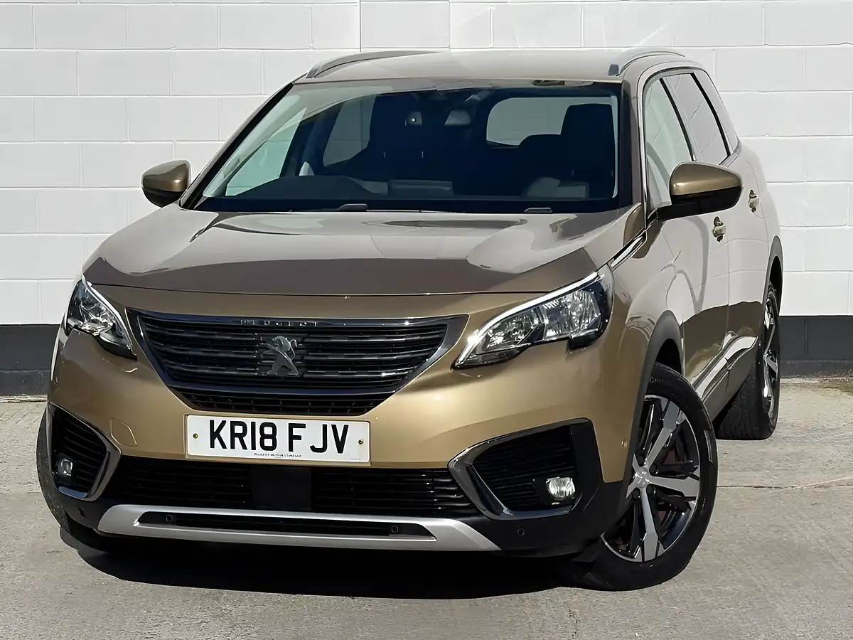 Used 2018 Peugeot 5008 Allure Cairo Gold - Interior and Exterior details 9