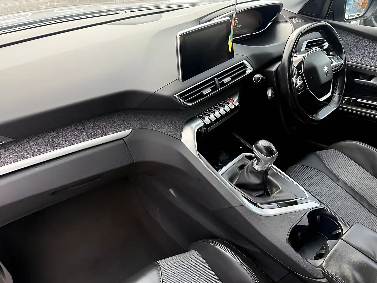 Used 2018 Peugeot 5008 Allure Grey - Interior and Exterior details 11