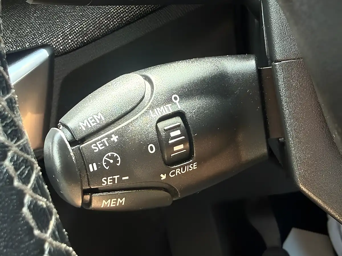 Used 2018 Peugeot 5008 Allure Grey - Interior and Exterior details 19