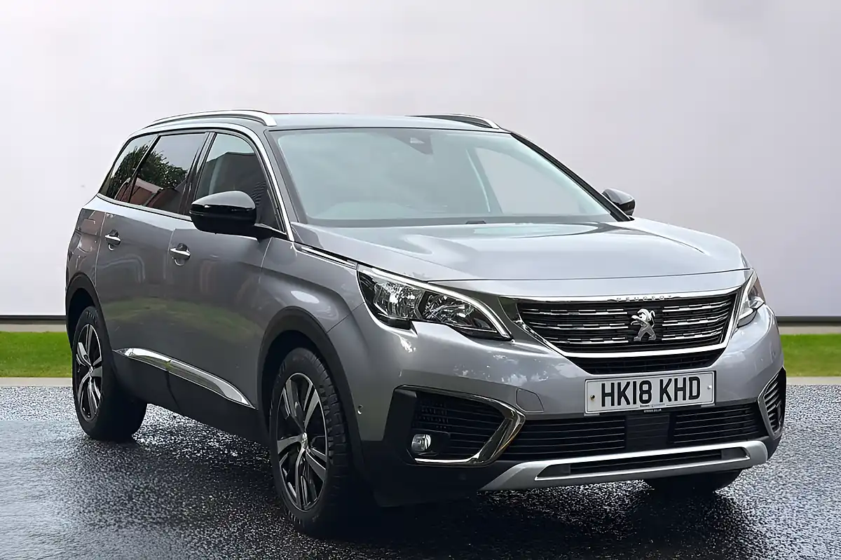 Used 2018 Peugeot 5008 Allure Grey - Front View