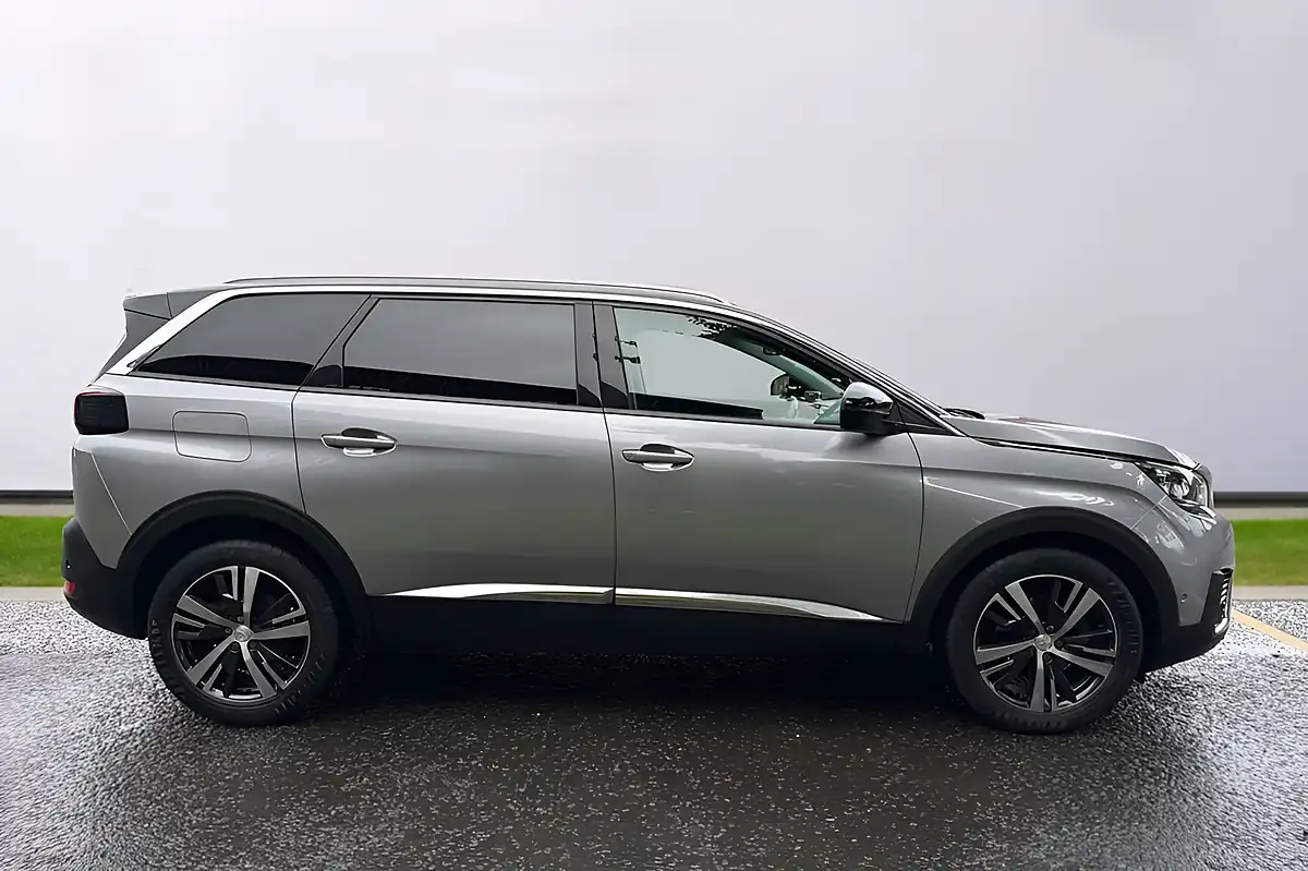 Used 2018 Peugeot 5008 Allure Grey - Interior and Exterior details 11