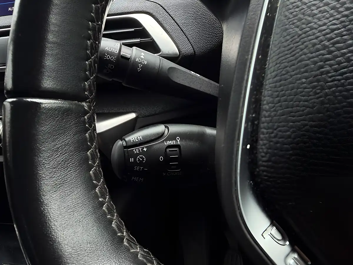 Used 2018 Peugeot 5008 Allure Grey - Interior and Exterior details 16