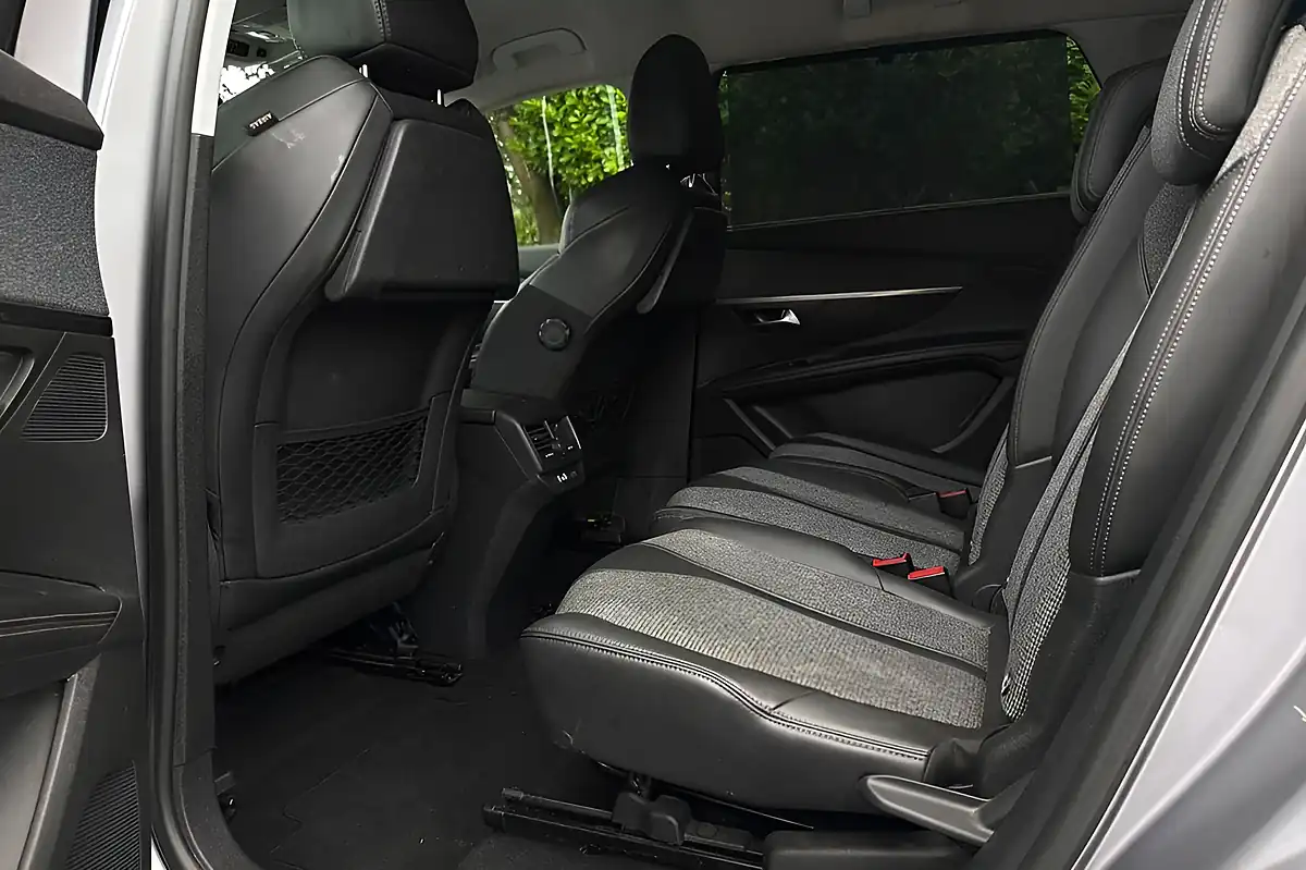 Used 2018 Peugeot 5008 Allure Grey - Interior and Exterior details 6