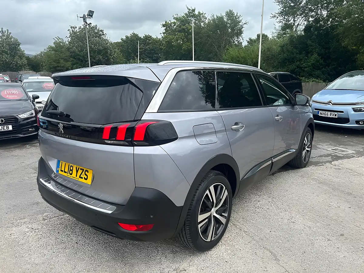 Used 2018 Peugeot 5008 Allure Grey - Interior and Exterior details 3