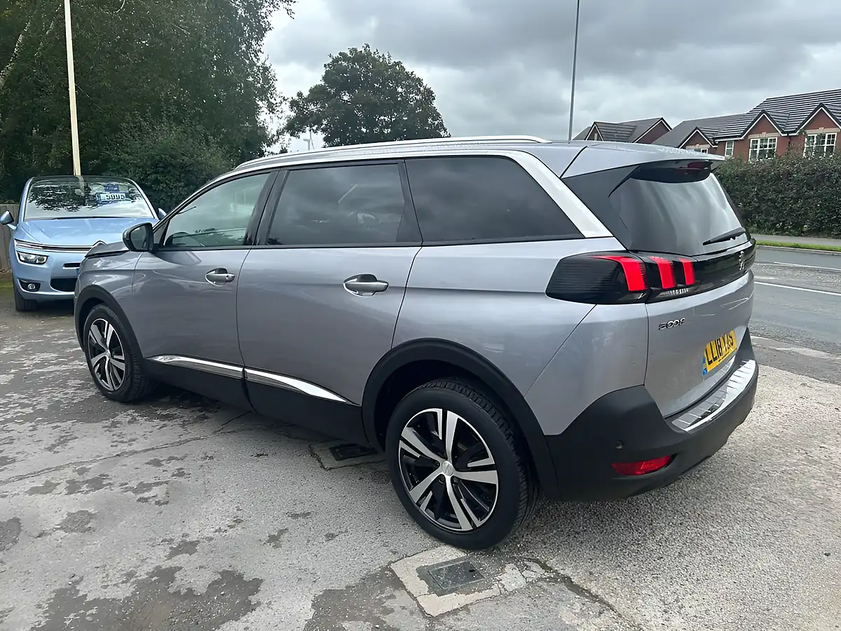 Used 2018 Peugeot 5008 Allure Grey - Interior and Exterior details 9