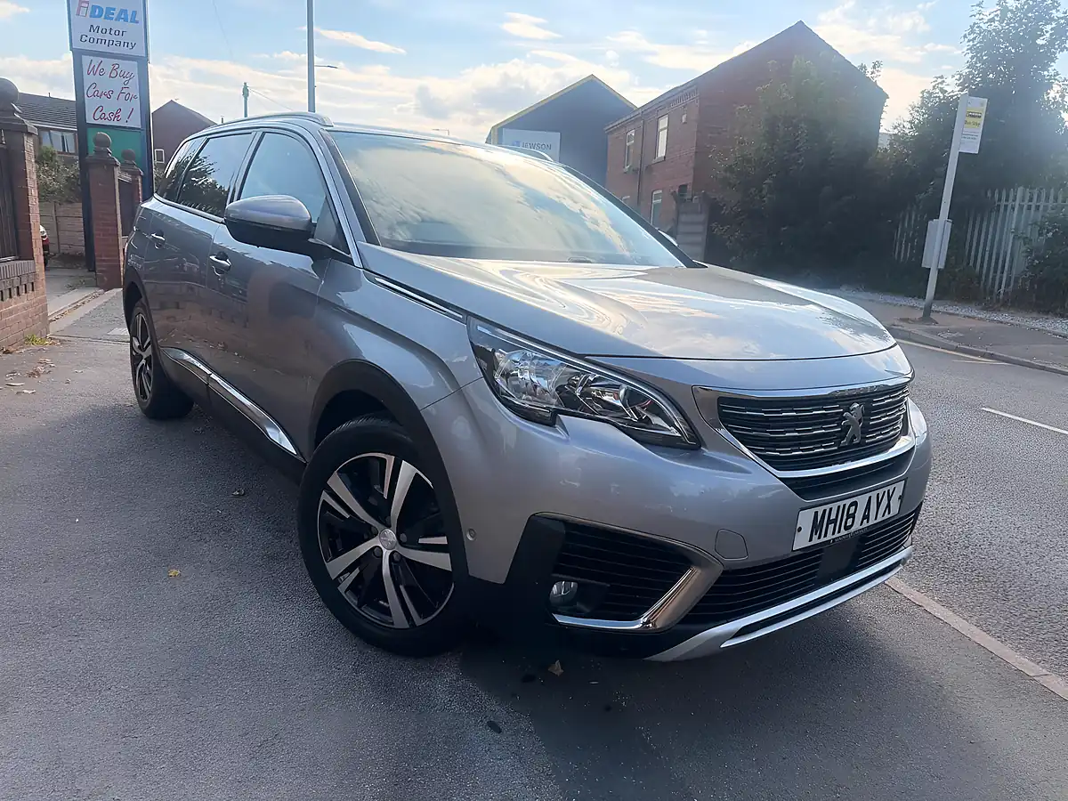 Used 2018 Peugeot 5008 Allure Grey - Front View
