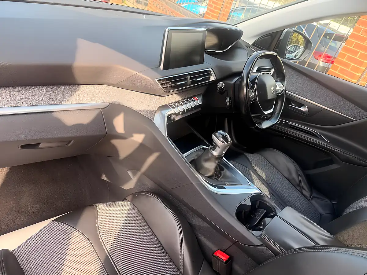 Used 2018 Peugeot 5008 Allure Grey - Interior and Exterior details 11