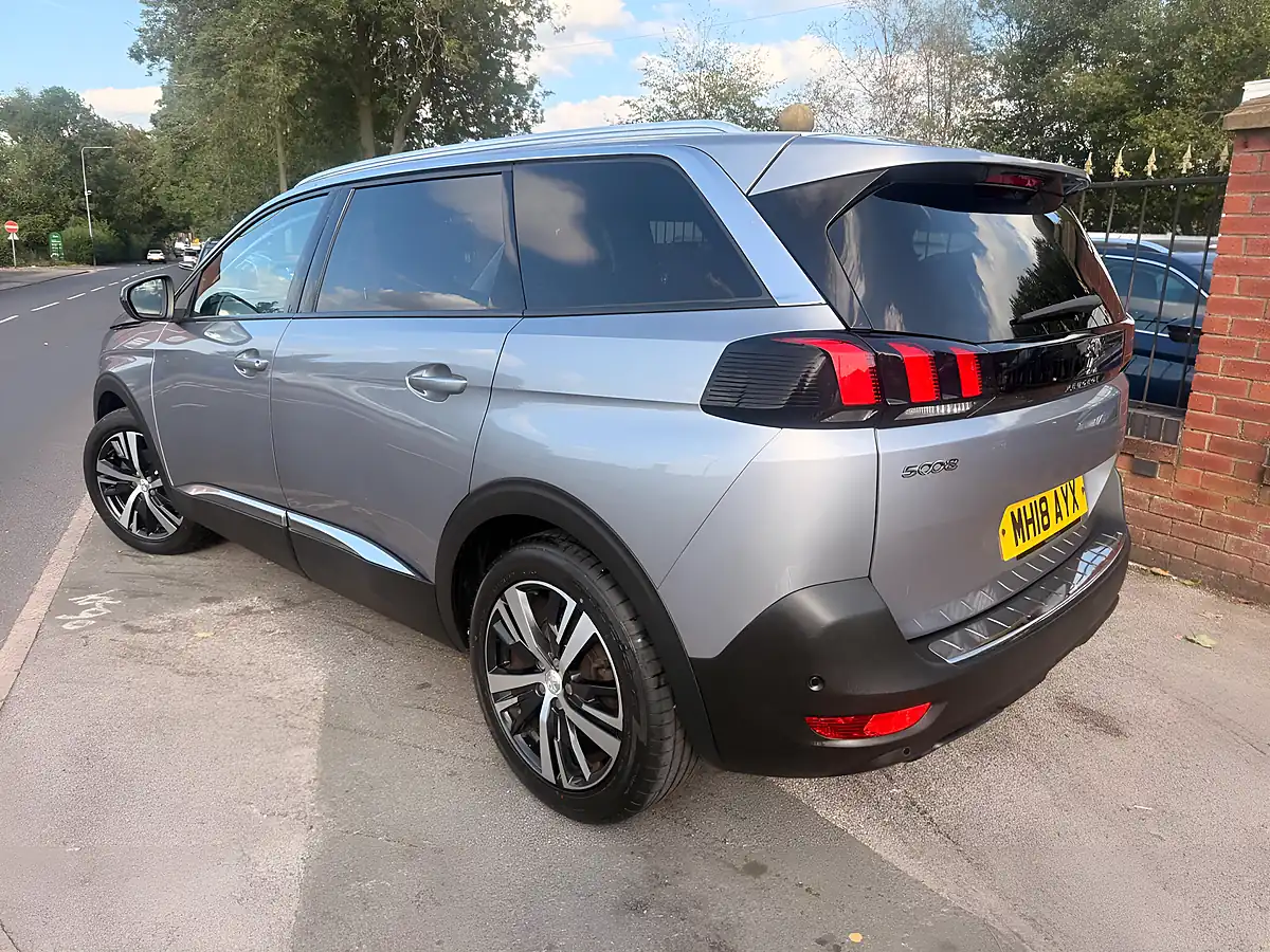 Used 2018 Peugeot 5008 Allure Grey - Interior and Exterior details 3