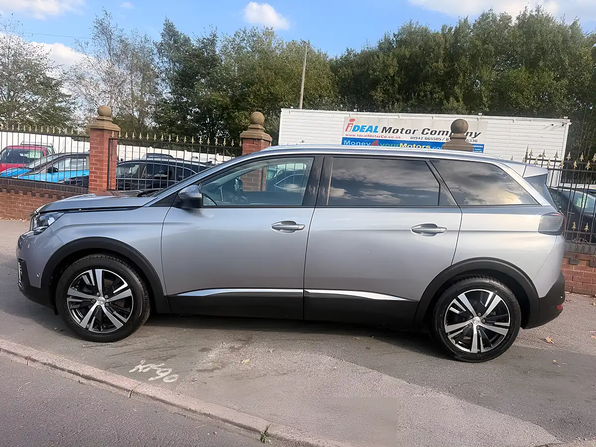 Used 2018 Peugeot 5008 Allure Grey - Interior and Exterior details 6