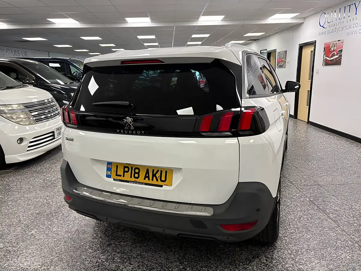 Used 2018 Peugeot 5008 Allure White - Interior and Exterior details 10