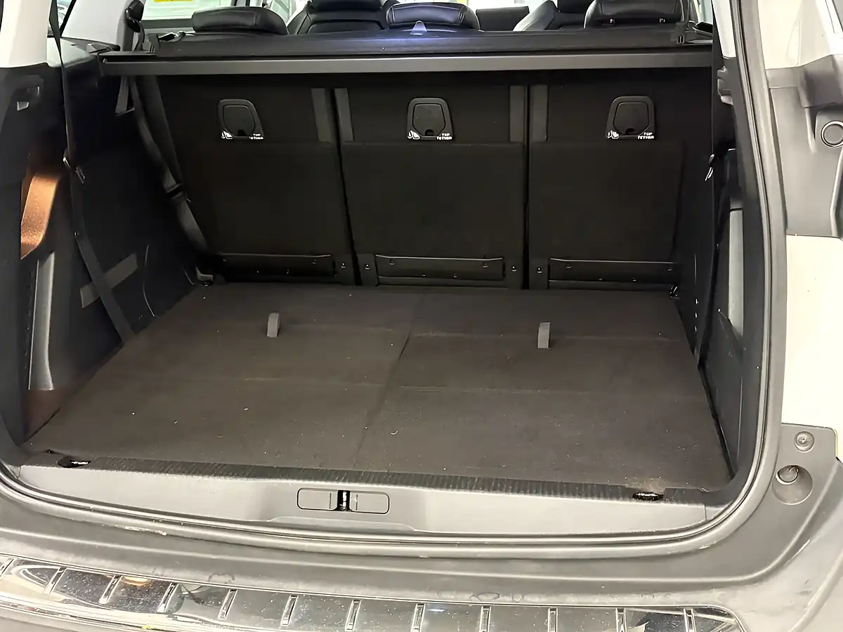 Used 2018 Peugeot 5008 Allure White - Interior and Exterior details 15