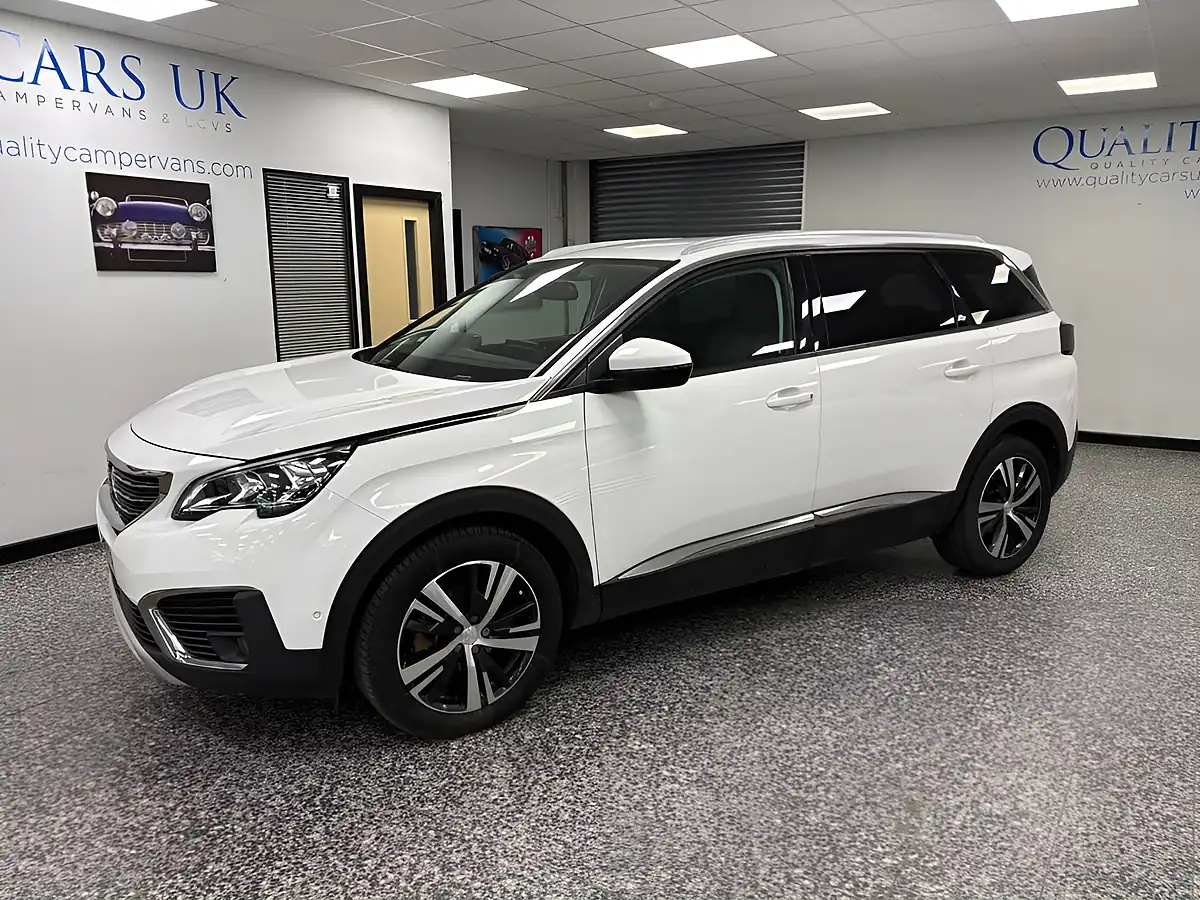 Used 2018 Peugeot 5008 Allure White - Interior and Exterior details 3
