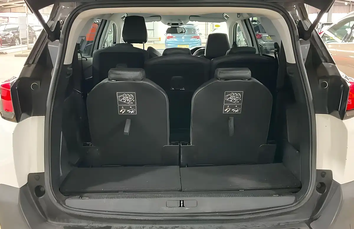 Used 2018 Peugeot 5008 Allure White - Interior and Exterior details 10