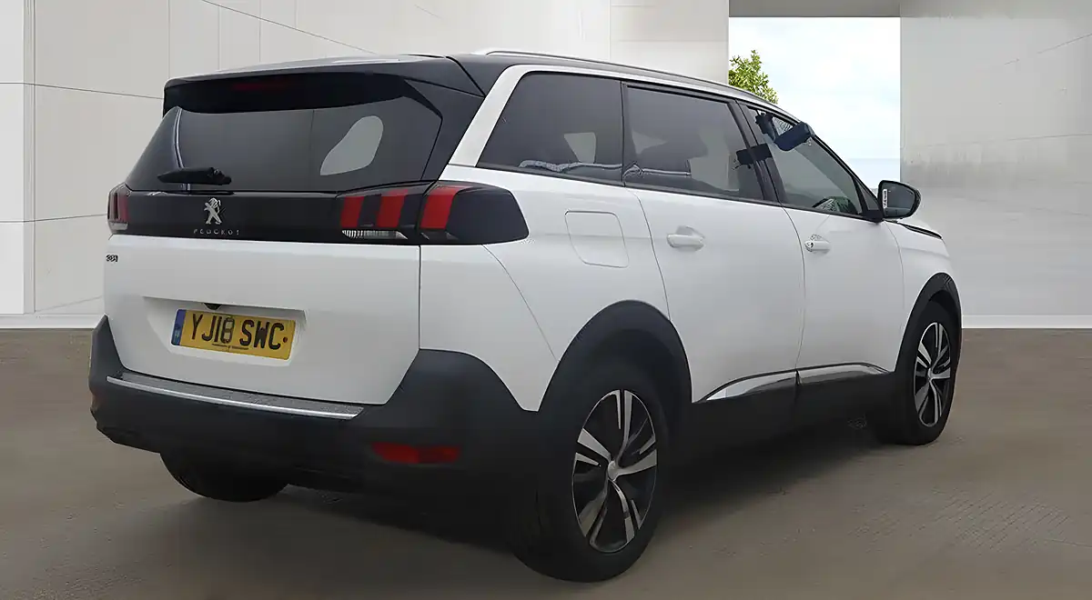 Used 2018 Peugeot 5008 Allure White - Interior and Exterior details 4