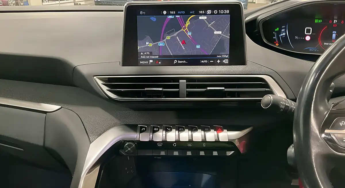 Used 2018 Peugeot 5008 Allure White - Interior and Exterior details 7