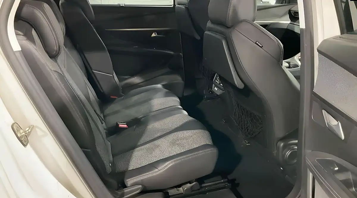 Used 2018 Peugeot 5008 Allure White - Interior and Exterior details 9