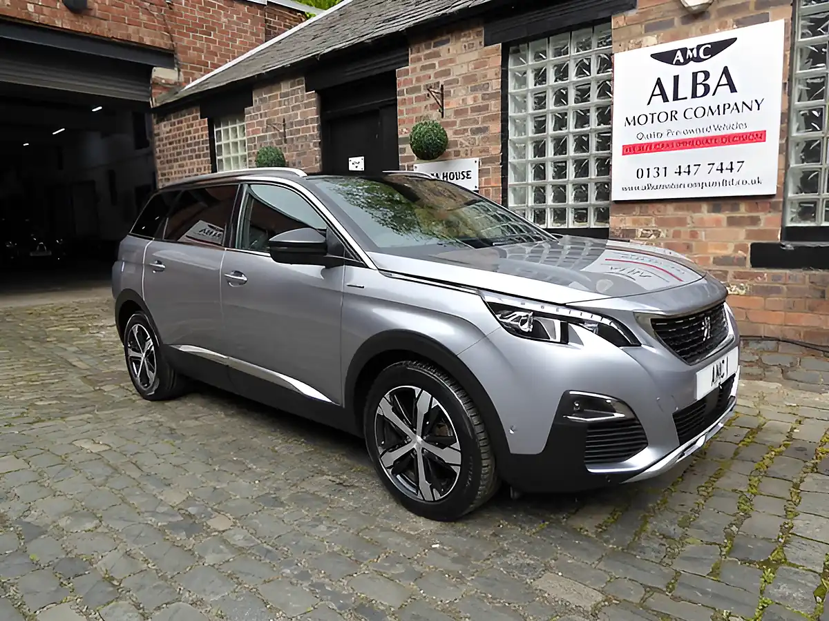 Used 2018 Peugeot 5008 GT Line Grey - Front View
