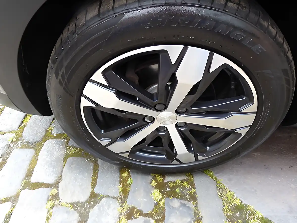 Used 2018 Peugeot 5008 GT Line Grey - Interior and Exterior details 8