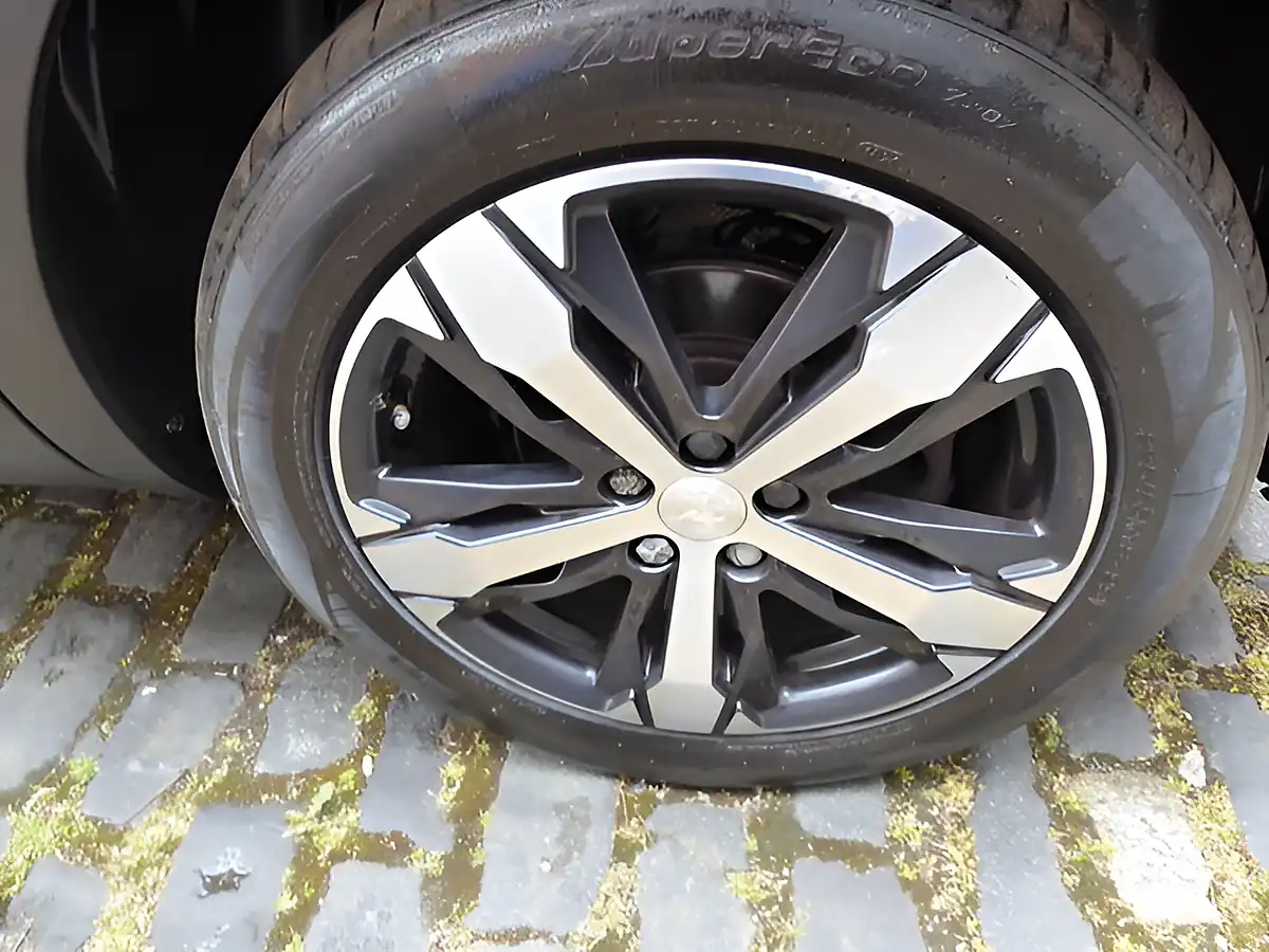 Used 2018 Peugeot 5008 GT Line Grey - Interior and Exterior details 9