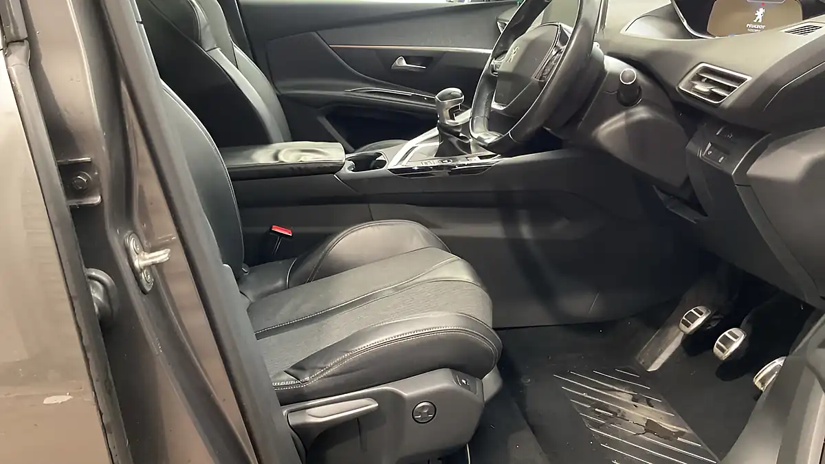 Used 2018 Peugeot 5008 GT Line Premium Grey - Interior and Exterior details 14